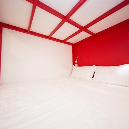Sleepbox Hostel Тайпей Екстериор снимка