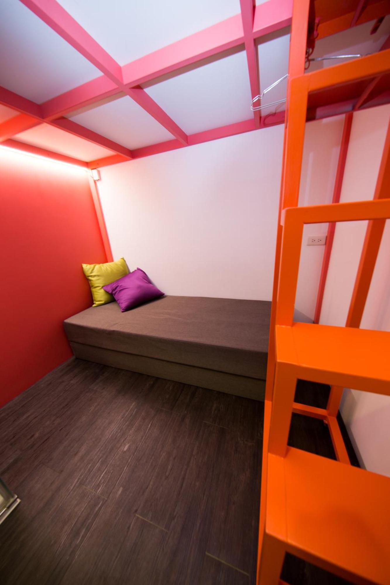 Sleepbox Hostel Тайпей Екстериор снимка